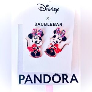 Minnie Mouse earrings 🎀